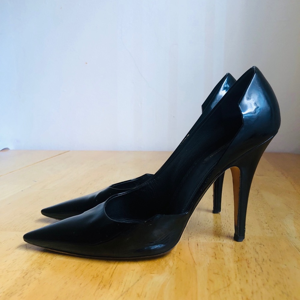 LOUIS VUITTON Black Patent Leather Pumps